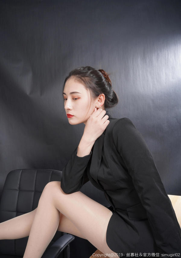 [Simu] SM006 Tingyi "Chefe feminina com pés bonitos"