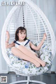 모델 Liu Yue "부드러운 발과 아름다운 다리의 요람 의자"[丽 柜 Ligui]