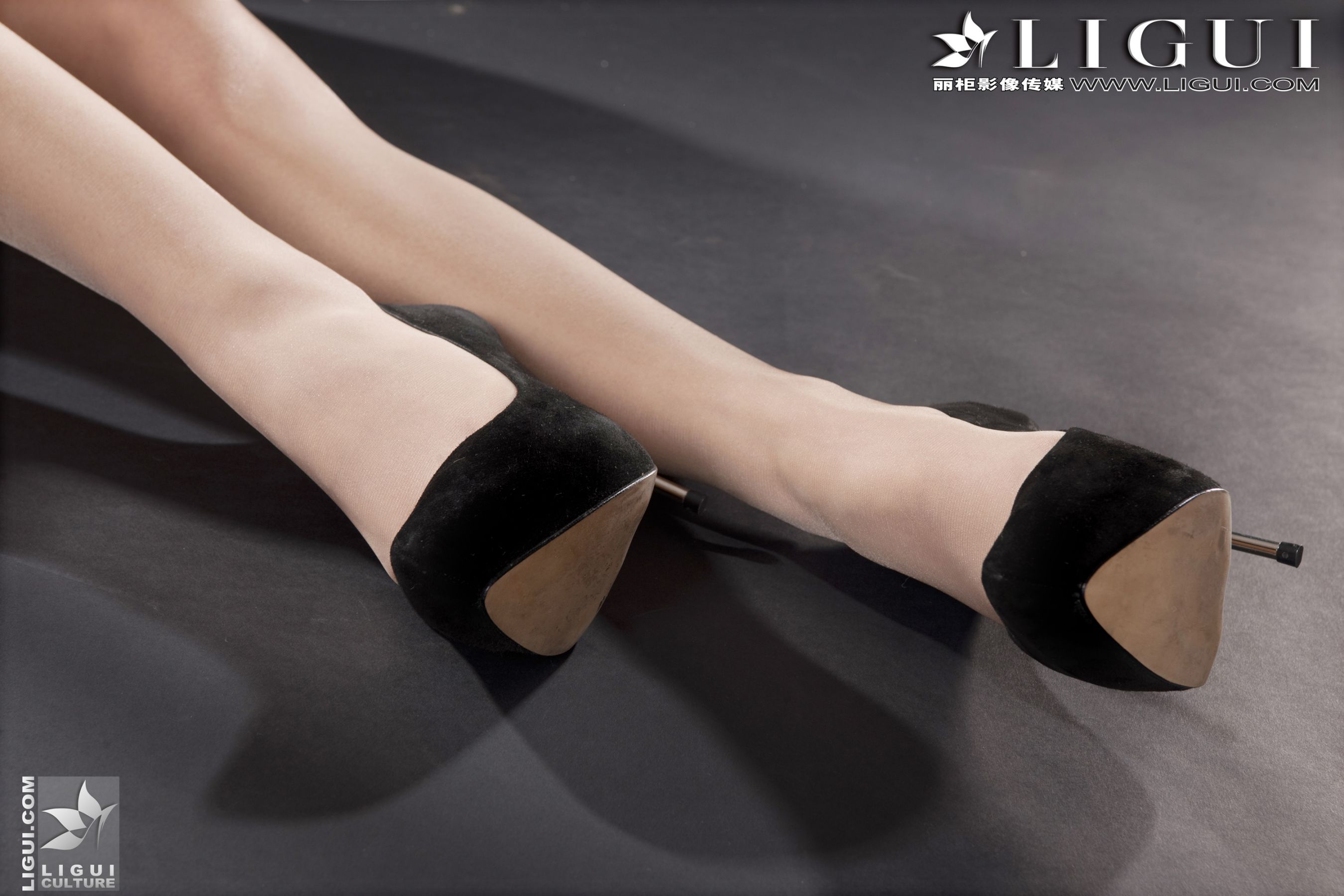 [丽柜贵足LiGui] Model Wenxin "Fashionable Denim Hot Pants Girl" Beautiful Legs and Silky Feet Photo Picture Page 44 No.54c777